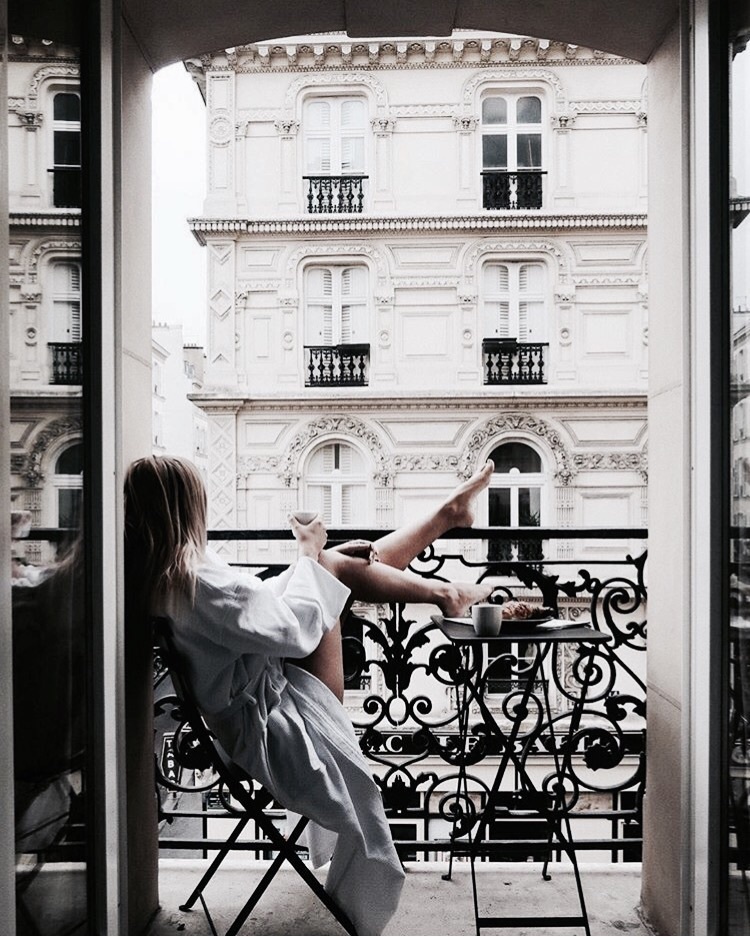 Фото Девушки На Балконе