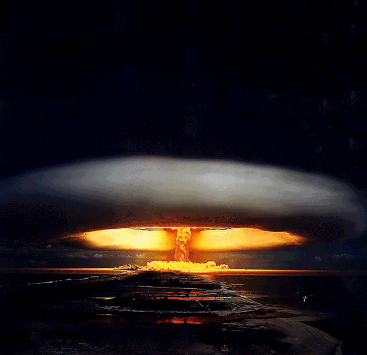 Производит звук взрыва. Испытания ядерного оружия. Ядерная бомба. Ядерный гриб. Красивый ядерный взрыв красивый.