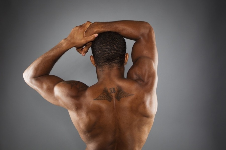 Я использую мускулы для доминирования. Накаченная спина. Мужская спина. Мужчина со спины. Мускулы спины.