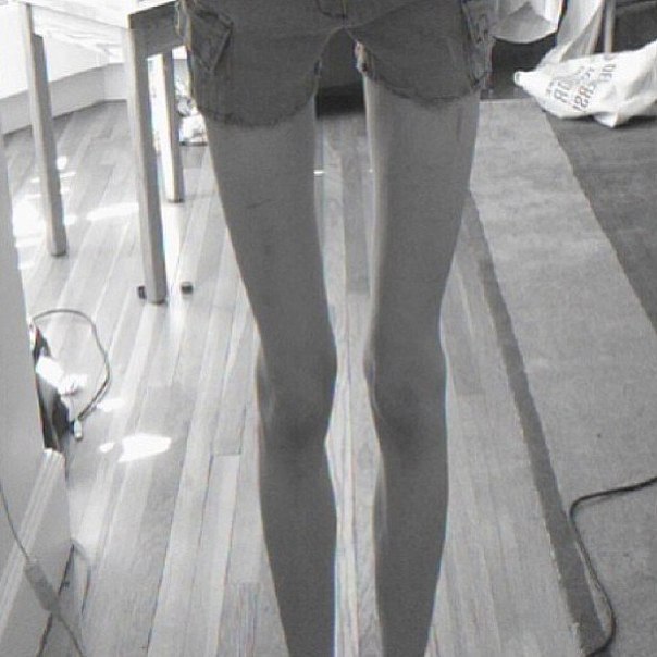Фотографии девушек с худыми ногами (60 фото) 🌟