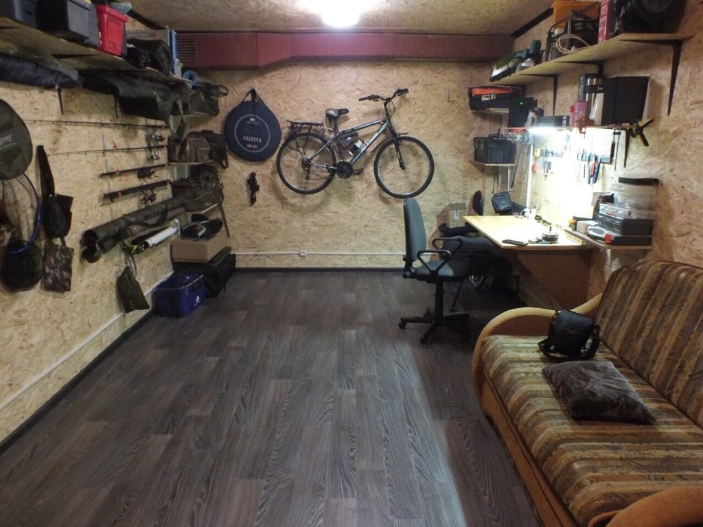 Комната для отдыха в гараже